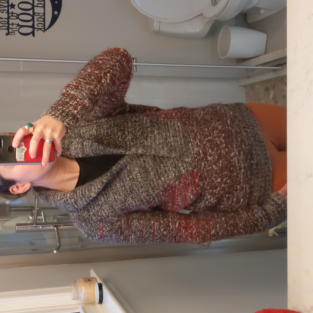 Aritzia/Wilfred Free Knit deep V sweater - Picture 3 of 4
